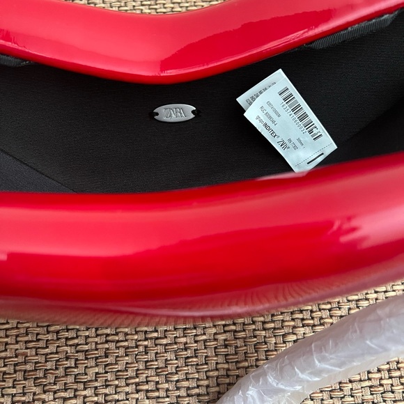 Zara NWT Red Lips Bag. Read the description and see photos - Picture 9 of 10